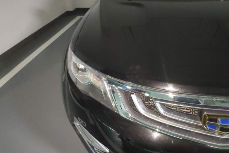 Used Geely Auto Emgrand X7 Sport 2016 1.8TD Automatic All-Wheel-Drive ZhiZun Edition Right Front Headlight