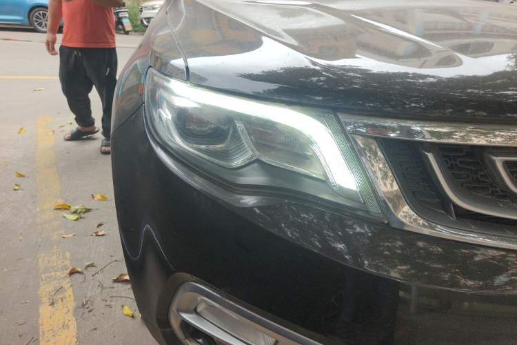 Used Geely Auto Emgrand X7 Sport 2016 1.8TD Automatic Smart Model Right Front Headlight