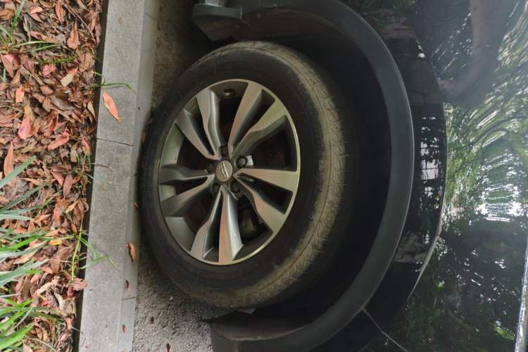 Used Geely Auto Emgrand X7 Sport 2016 1.8TD Automatic Smart Connectivity Version Right Front Wheel Hub