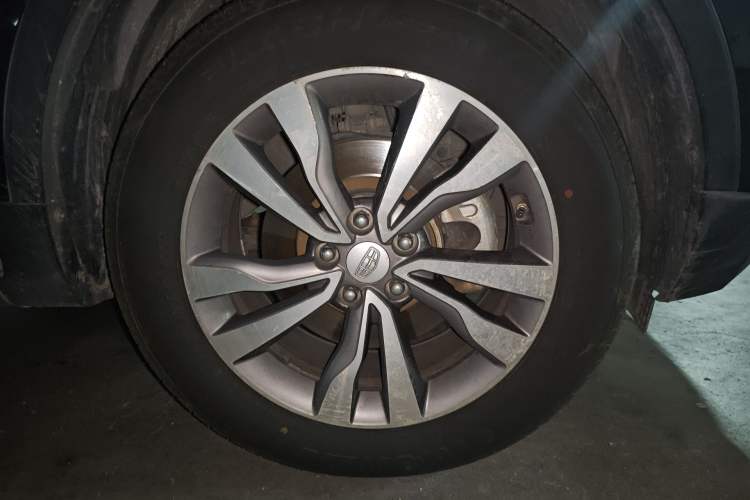 Used Geely Auto Emgrand X7 Sport 2016 1.8TD Automatic ZhiZun Version Right Front Wheel Hub