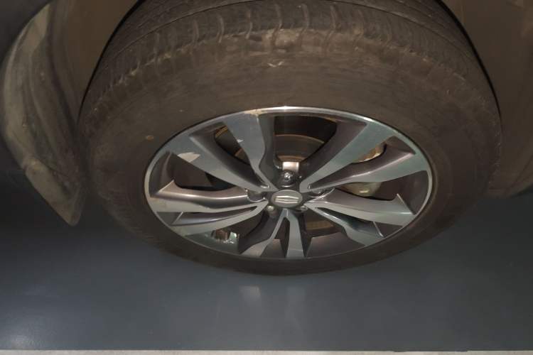 Used Geely Auto Emgrand X7 Sport 2016 1.8TD Automatic ZhiZun Version Right Front Wheel Hub