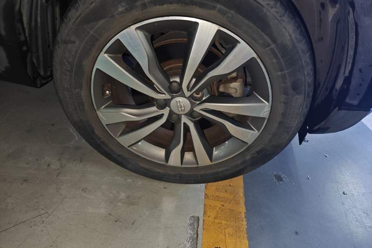 Used Geely Auto Emgrand X7 Sport 2016 1.8TD Automatic Smart Connectivity Version Right Front Wheel Hub