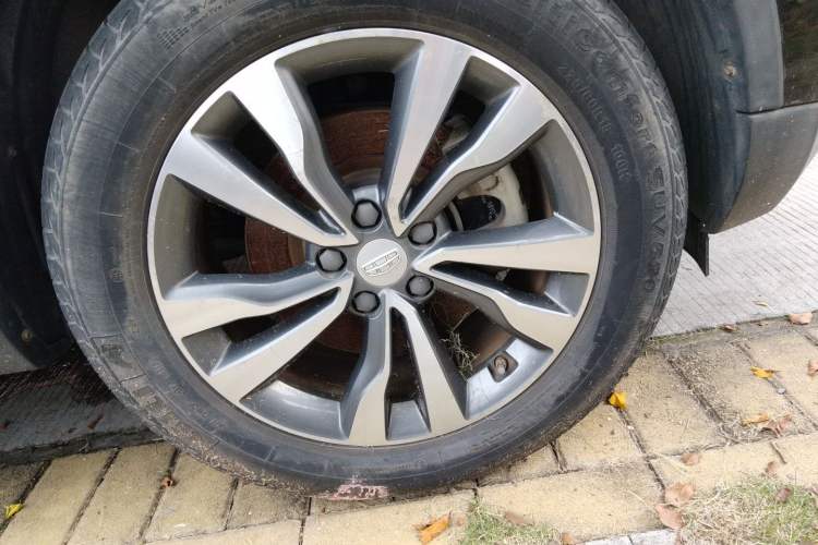 Used Geely Auto Emgrand X7 Sport 2016 1.8TD Automatic Smart Connectivity Version Right Front Wheel Hub