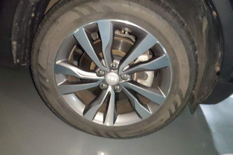 Used Geely Auto Emgrand X7 Sport 2016 1.8TD Automatic All-Wheel-Drive ZhiZun Edition Right Front Wheel Hub