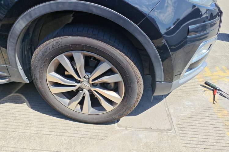 Used Geely Auto Emgrand X7 Sport 2016 1.8TD Automatic Smart Model Right Front Wheel Hub