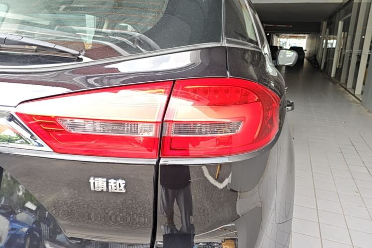 Used Geely Auto Emgrand X7 Sport 2016 1.8TD Automatic Smart Model Right Rear Taillight