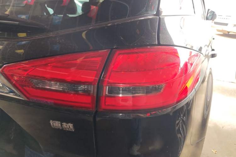 Used Geely Auto Emgrand X7 Sport 2016 1.8TD Automatic ZhiZun Version Right Rear Taillight
