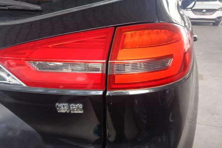 Used Geely Auto Emgrand X7 Sport 2016 1.8TD Automatic Smart Model Right Rear Taillight