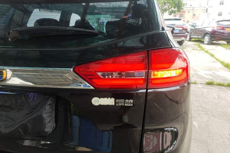 Used Geely Auto Emgrand X7 Sport 2016 1.8TD Automatic Smart Model Right Rear Taillight