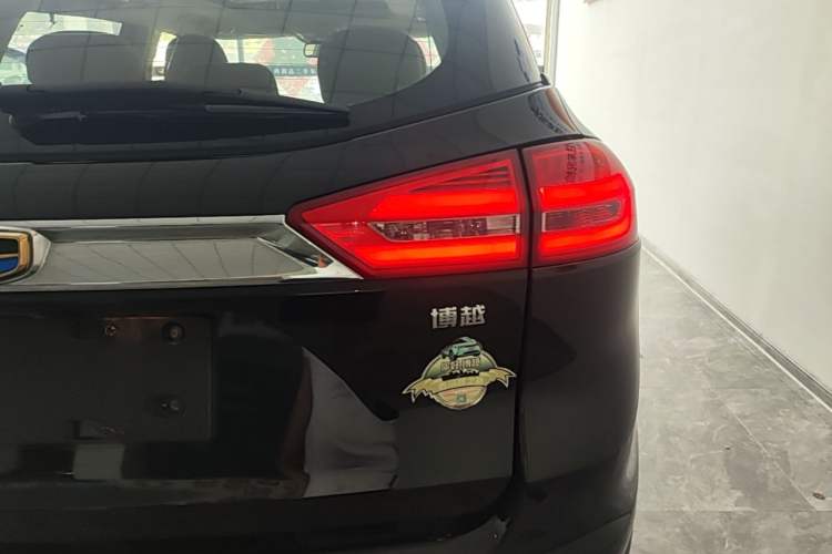 Used Geely Auto Emgrand X7 Sport 2016 1.8TD Automatic ZhiZun Version Right Rear Taillight