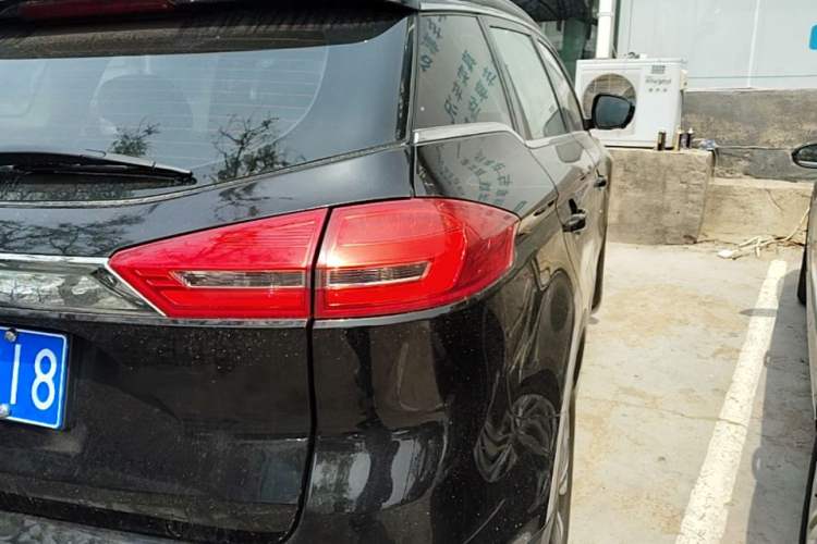 Used Geely Auto Emgrand X7 Sport 2016 1.8TD Automatic Smart Model Right Rear Taillight