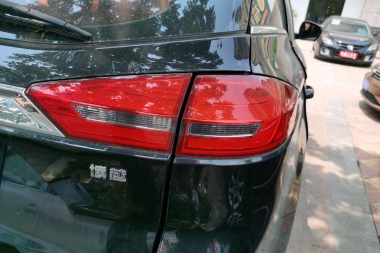 Used Geely Auto Emgrand X7 Sport 2016 1.8TD Automatic Smart Model Right Rear Taillight