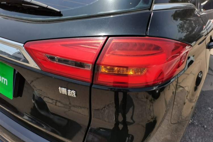 Used Geely Auto Emgrand X7 Sport 2016 1.8TD Automatic Smart Model Right Rear Taillight