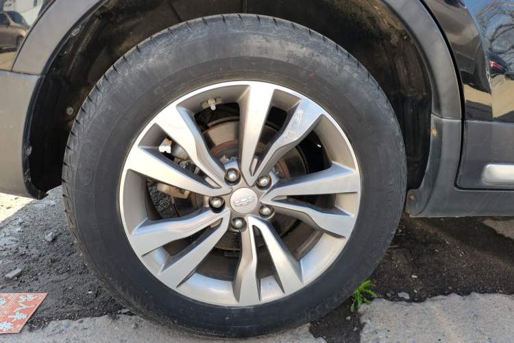 Used Geely Auto Emgrand X7 Sport 2016 1.8TD Automatic Smart Model Right Rear Wheel Hub