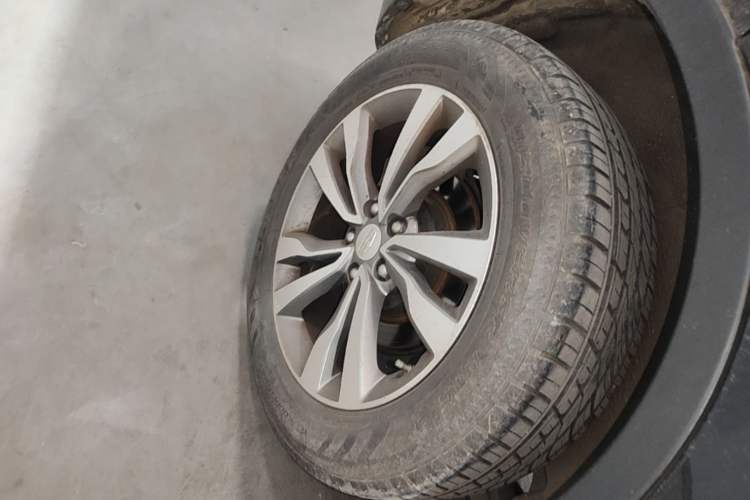 Used Geely Auto Emgrand X7 Sport 2016 1.8TD Automatic ZhiZun Version Right Rear Wheel Hub