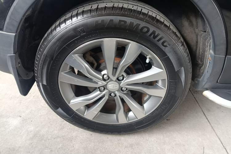 Used Geely Auto Emgrand X7 Sport 2016 1.8TD Automatic Smart Model Right Rear Wheel Hub