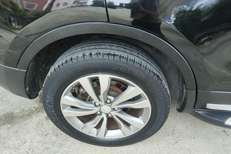 Used Geely Auto Emgrand X7 Sport 2016 1.8TD Automatic Smart Model Right Rear Wheel Hub