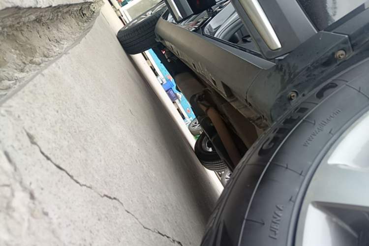 Used Geely Auto Emgrand X7 Sport 2016 1.8TD Automatic Smart Model Right Side Sill