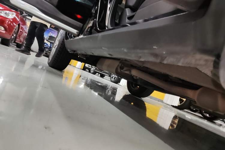 Used Geely Auto Emgrand X7 Sport 2016 1.8TD Automatic ZhiShang Model Right Side Sill