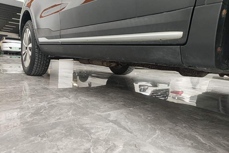 Used Geely Auto Emgrand X7 Sport 2016 1.8TD Automatic ZhiZun Version Right Side Sill