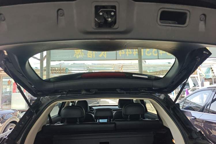 Used Geely Auto Emgrand X7 Sport 2016 1.8TD Automatic ZhiShang Model Trunk