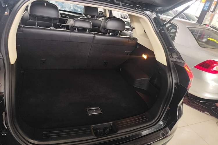 Used Geely Auto Emgrand X7 Sport 2016 1.8TD Automatic ZhiShang Model Trunk