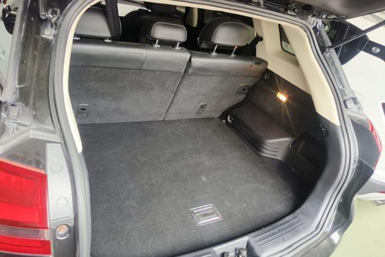 Used Geely Auto Emgrand X7 Sport 2016 2.0L Manual Smart Connect Version Trunk