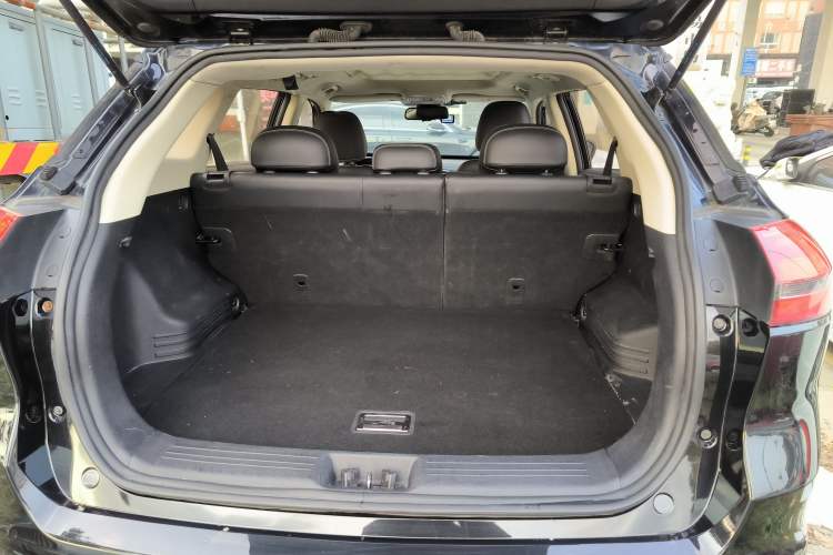 Used Geely Auto Emgrand X7 Sport 2016 1.8TD Automatic Smart Model Trunk
