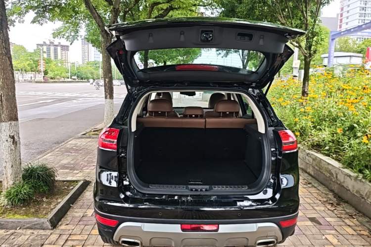 Used Geely Auto Emgrand X7 Sport 2016 1.8TD Automatic All-Wheel-Drive ZhiZun Edition Trunk