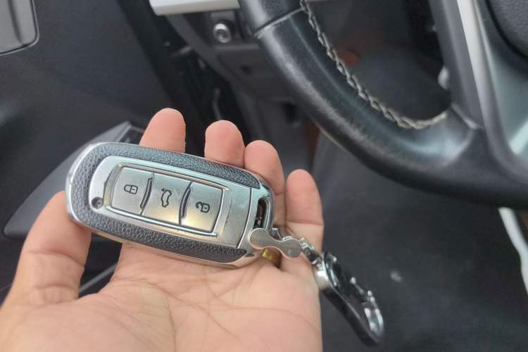 Used Geely Auto Emgrand X7 Sport 2016 2.0L Manual Smart Connect Version Vehicle Key