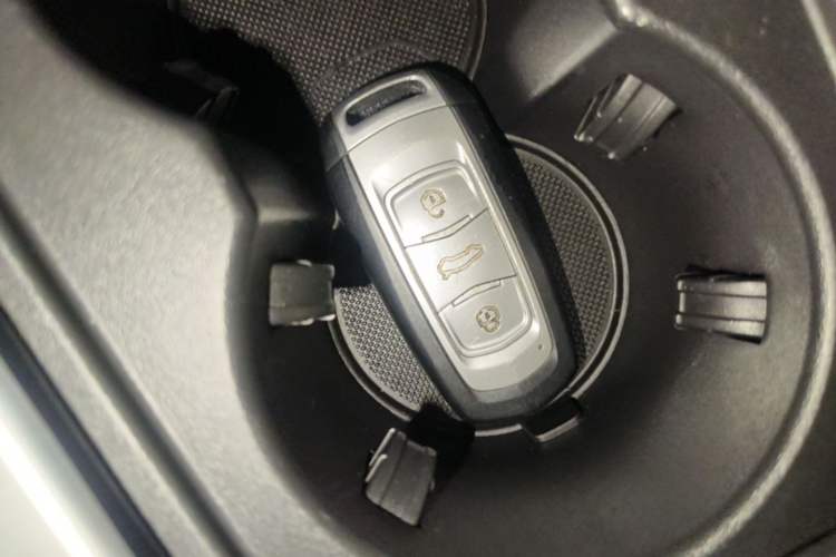 Used Geely Auto Emgrand X7 Sport 2016 2.0L Manual Smart Connect Version Vehicle Key