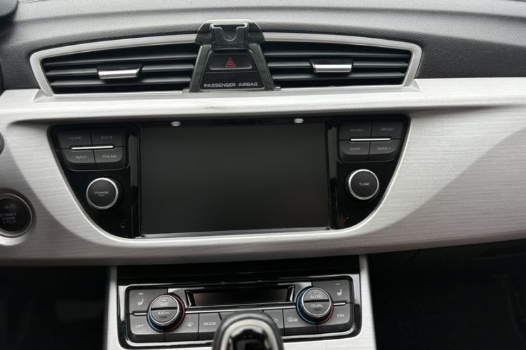 Used Geely Auto Emgrand X7 Sport 2016 1.8TD Automatic ZhiZun Version Audio And AC Panel