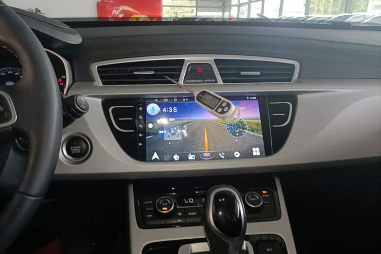 Used Geely Auto Emgrand X7 Sport 2016 1.8TD Automatic Smart Connectivity Version Audio And AC Panel