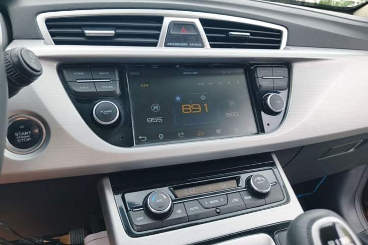 Used Geely Auto Emgrand X7 Sport 2016 2.0L Manual Smart Connect Version Audio And AC Panel