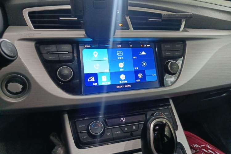 Used Geely Auto Emgrand X7 Sport 2016 1.8TD Automatic Smart Connectivity Version Audio And AC Panel