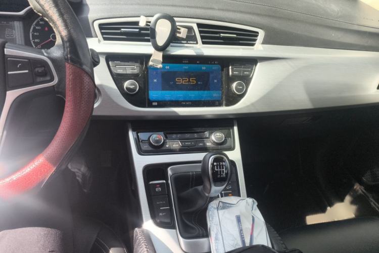 Used Geely Auto Emgrand X7 Sport 2016 2.0L Manual ZhiShang Version Audio And AC Panel
