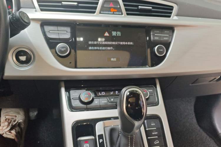 Used Geely Auto Emgrand X7 Sport 2016 1.8TD Automatic Smart Connectivity Version Audio And AC Panel