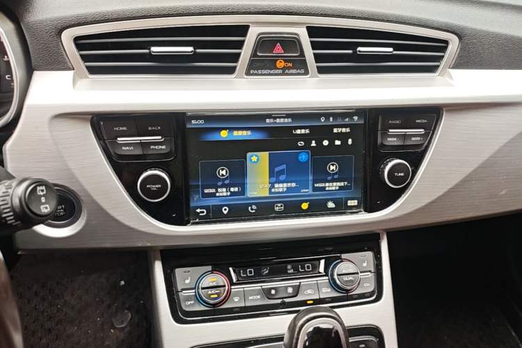 Used Geely Auto Emgrand X7 Sport 2016 1.8TD Automatic ZhiZun Version Audio And AC Panel