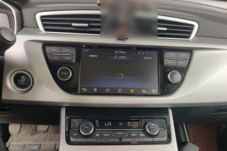 Used Geely Auto Emgrand X7 Sport 2016 2.0L Manual Smart Connect Version Audio And AC Panel