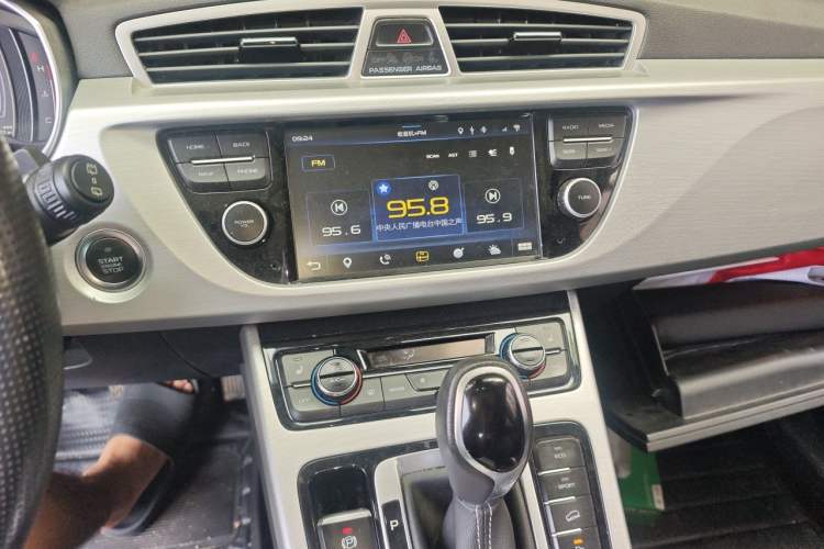 Used Geely Auto Emgrand X7 Sport 2016 1.8TD Automatic Smart Model Audio And AC Panel