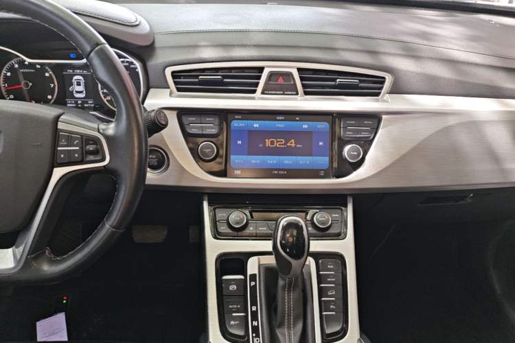 Used Geely Auto Emgrand X7 Sport 2016 1.8TD Automatic ZhiShang Model Audio And AC Panel