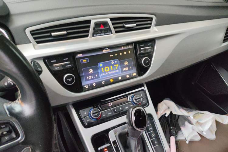 Used Geely Auto Emgrand X7 Sport 2016 1.8TD Automatic ZhiZun Version Audio And AC Panel