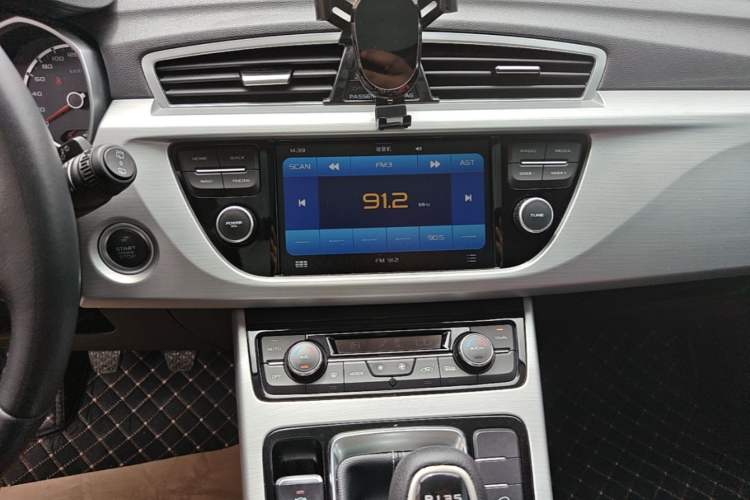 Used Geely Auto Emgrand X7 Sport 2016 1.8TD Manual ZhiShang Model Audio And AC Panel