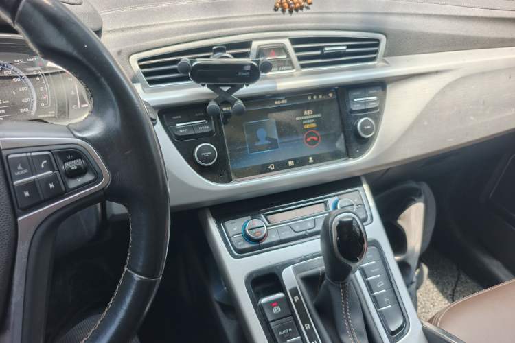 Used Geely Auto Emgrand X7 Sport 2016 1.8TD Automatic ZhiZun Version Audio And AC Panel