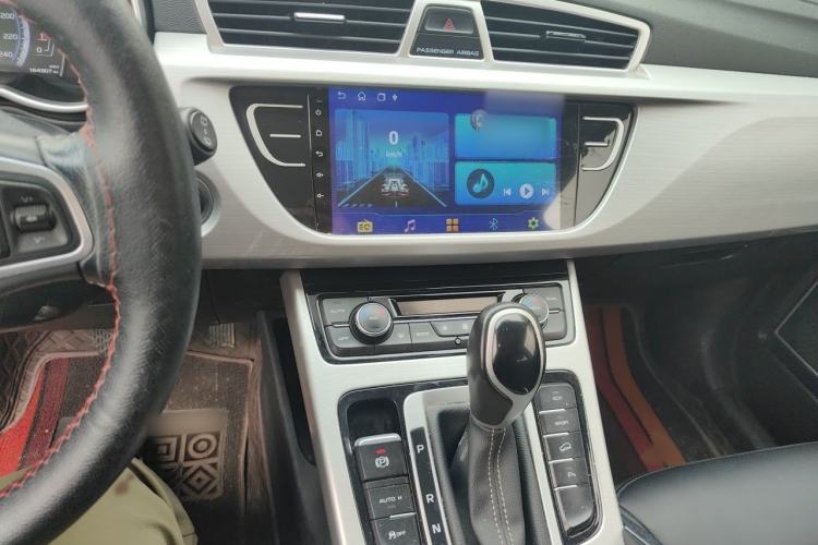 Used Geely Auto Emgrand X7 Sport 2016 1.8TD Automatic Smart Connectivity Version Audio And AC Panel