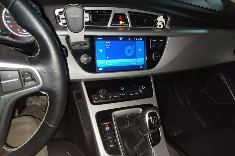 Used Geely Auto Emgrand X7 Sport 2016 2.0L Manual ZhiShang Version Audio And AC Panel