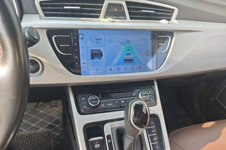 Used Geely Auto Emgrand X7 Sport 2016 1.8TD Automatic ZhiZun Version Audio And AC Panel