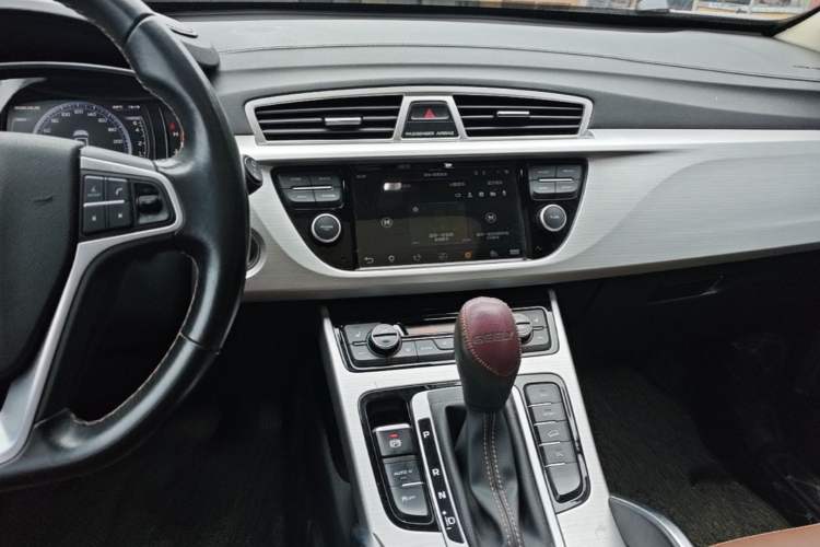 Used Geely Auto Emgrand X7 Sport 2016 1.8TD Automatic ZhiZun Version Audio And AC Panel
