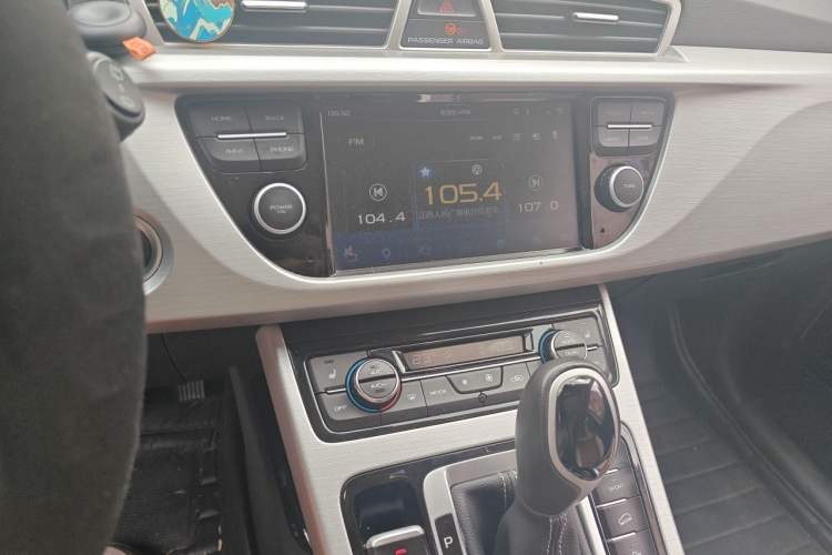 Used Geely Auto Emgrand X7 Sport 2016 1.8TD Automatic Smart Model Audio And AC Panel
