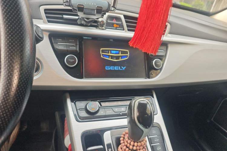 Used Geely Auto Emgrand X7 Sport 2016 1.8TD Automatic Smart Connectivity Version Audio And AC Panel